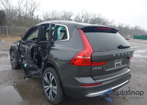 2022 Volvo Xc60 B5 Inscription z USA, uszkodzony, nr VIN YV4L12DL9N1003164